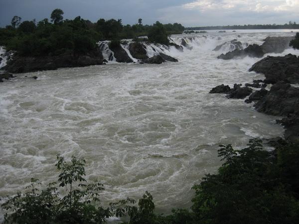 khone Pha Pheng  waterfall.jpg